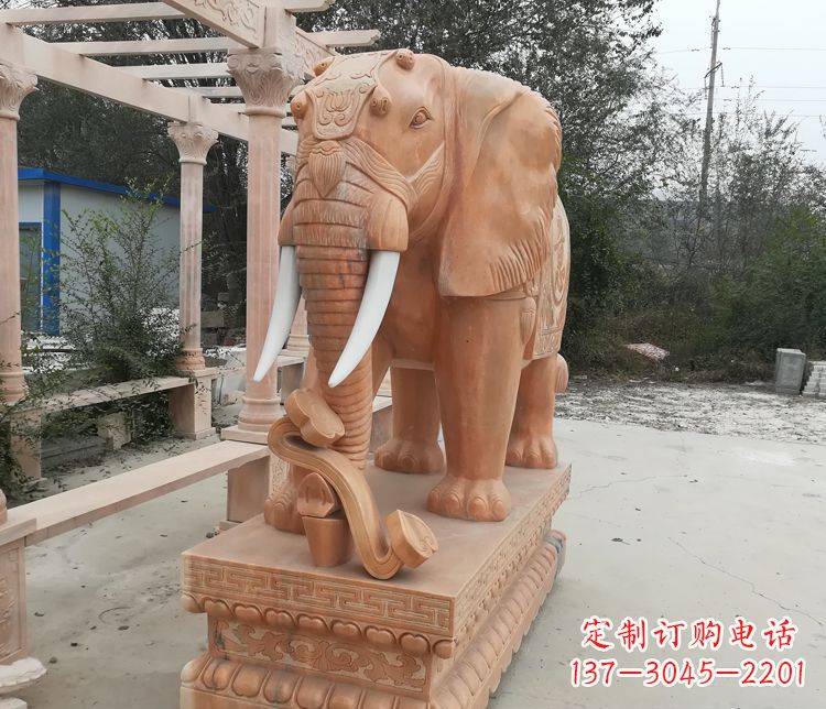 宁德鼻卷如意的大象晚霞红门口镇宅石雕