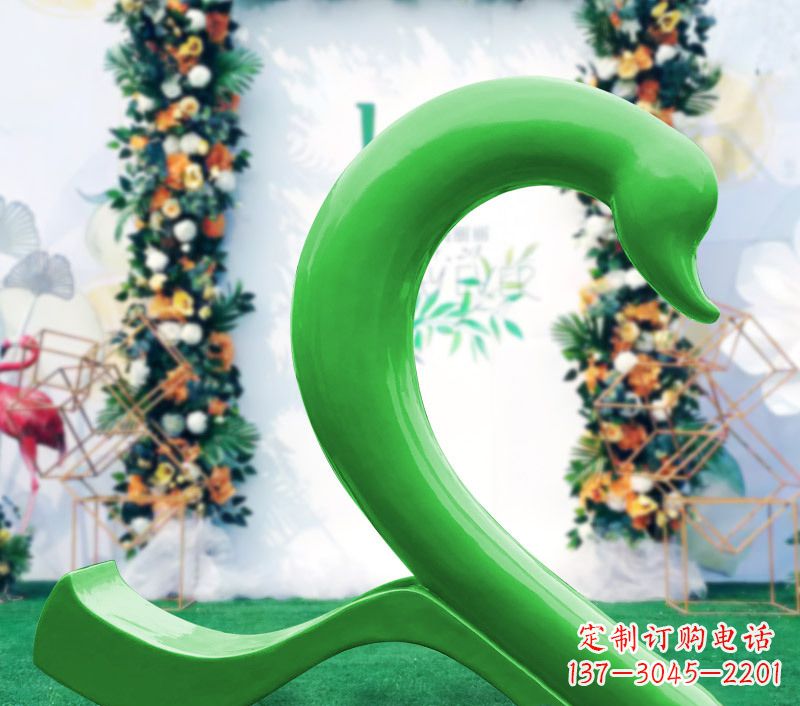 宁德新颖抢眼的玻璃钢爱心天鹅雕塑
