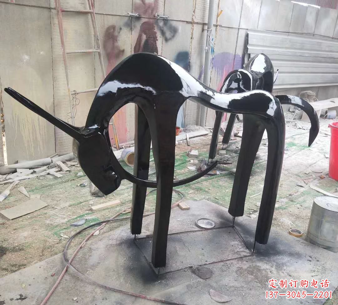 宁德玻璃钢制作的鹿雕塑——装点你的庭院