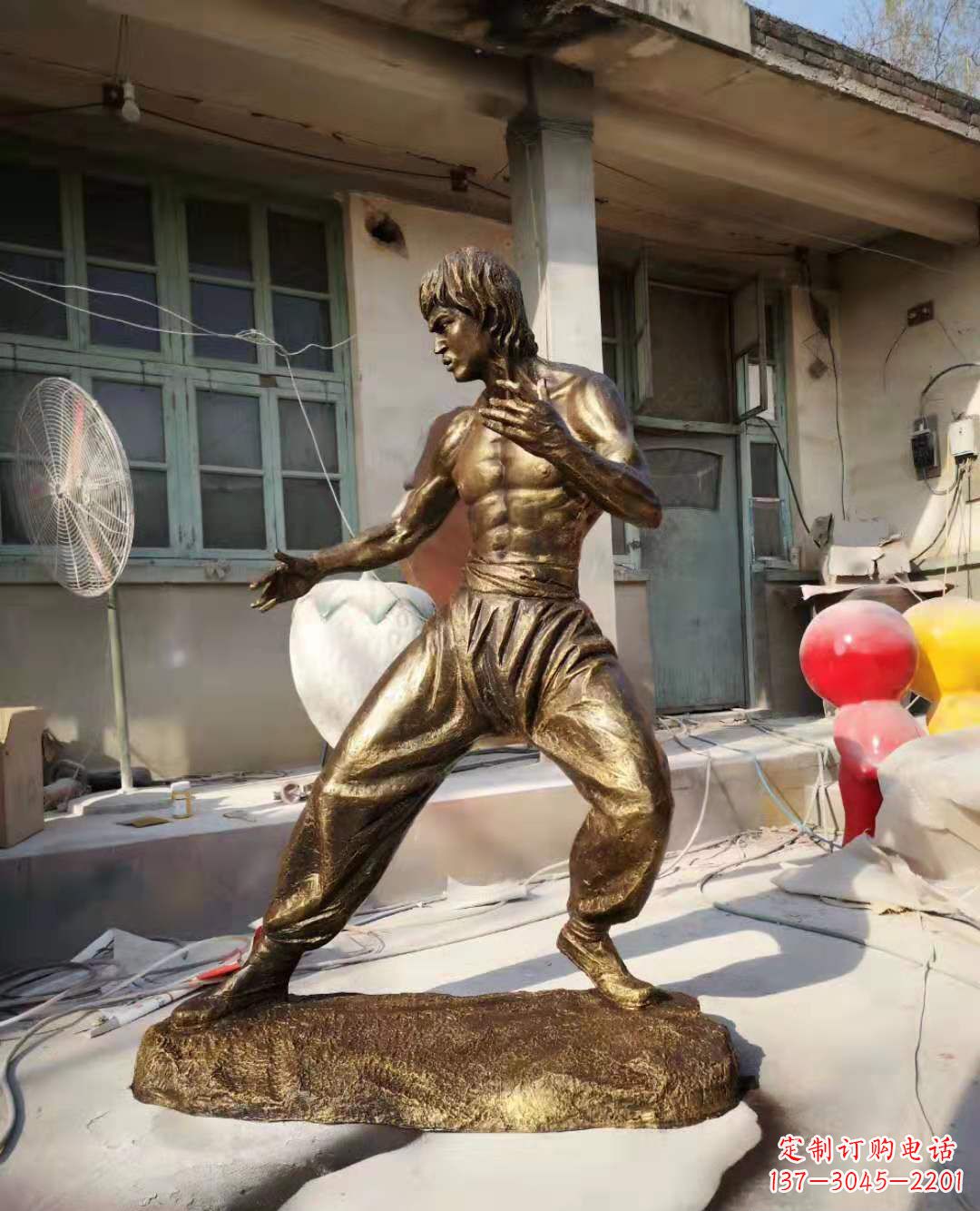 宁德玻璃钢仿铜李小龙雕塑广场电影明星人物雕塑 (4)