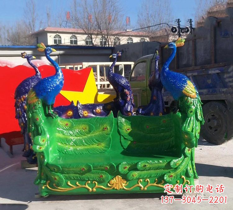 宁德玻璃钢孔雀雕塑给您带来精美的艺术体验