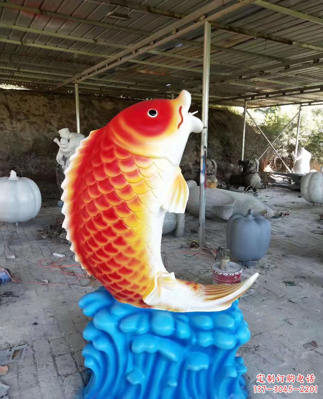 宁德玻璃钢制作的精美鲤鱼喷泉雕塑