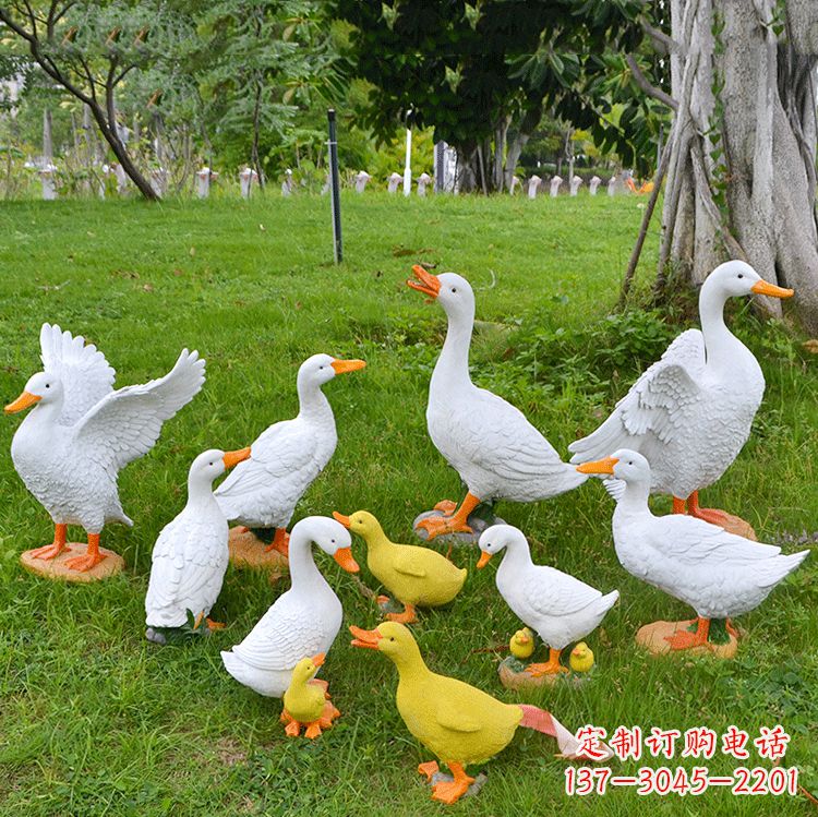宁德玻璃钢仿真动物雕塑——漫步田园风情
