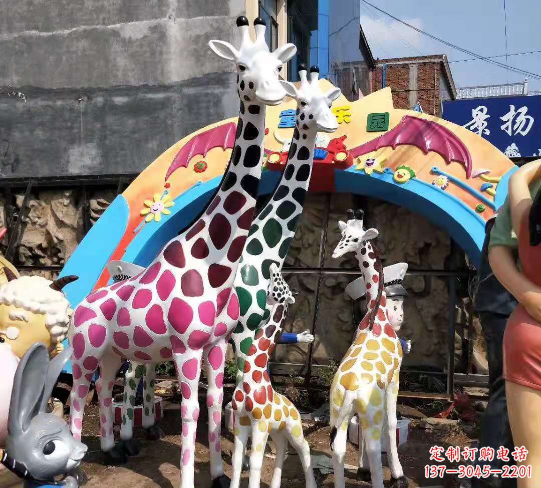 宁德玻璃钢材质的长颈鹿雕塑——点缀公园景观
