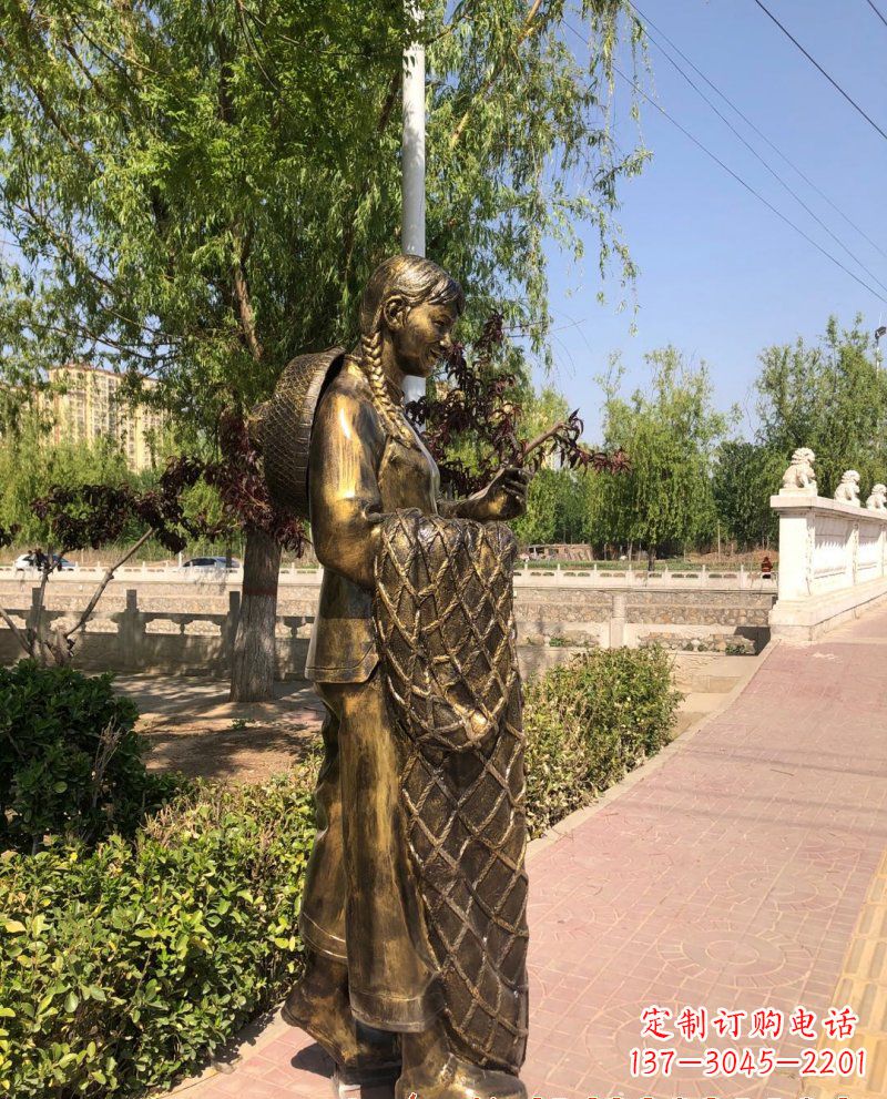 宁德农家女人的铜雕之美