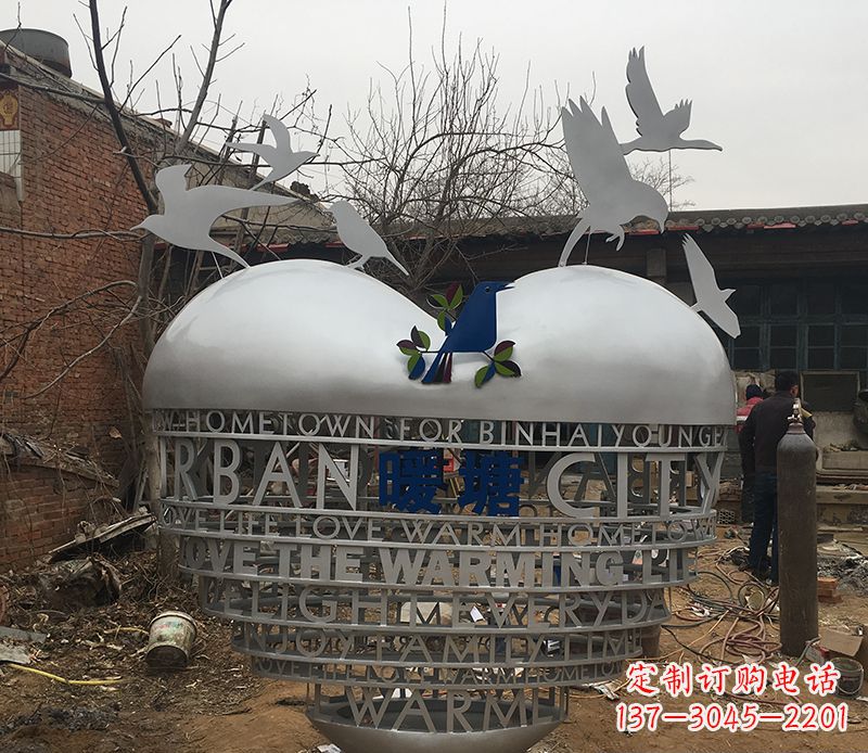 宁德不锈钢爱心字母雕塑——象征着爱的礼物