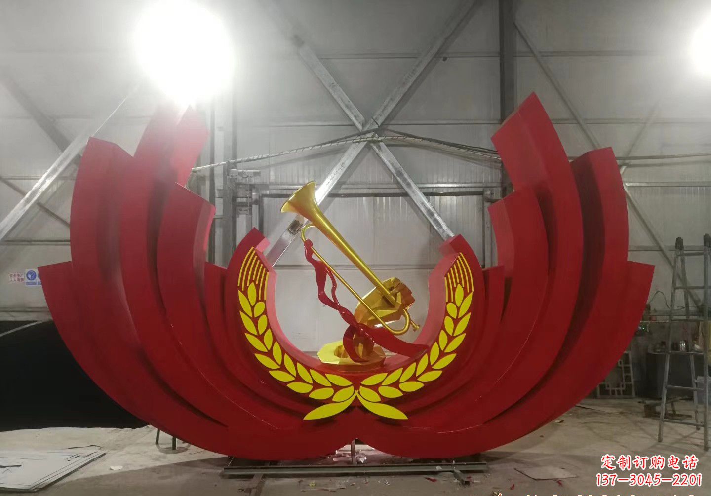 宁德不锈钢冲锋号雕塑缅怀英雄,祝福未来