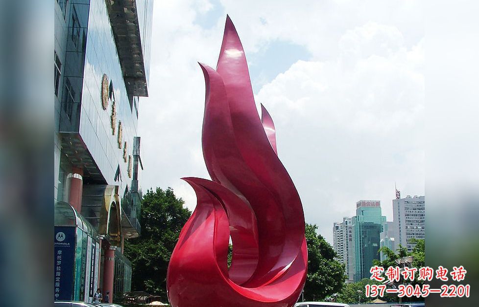 宁德孔雀广场的不锈钢雕塑