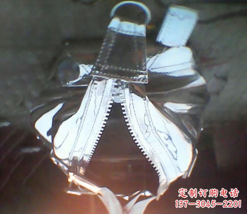宁德精美不锈钢手提包雕塑
