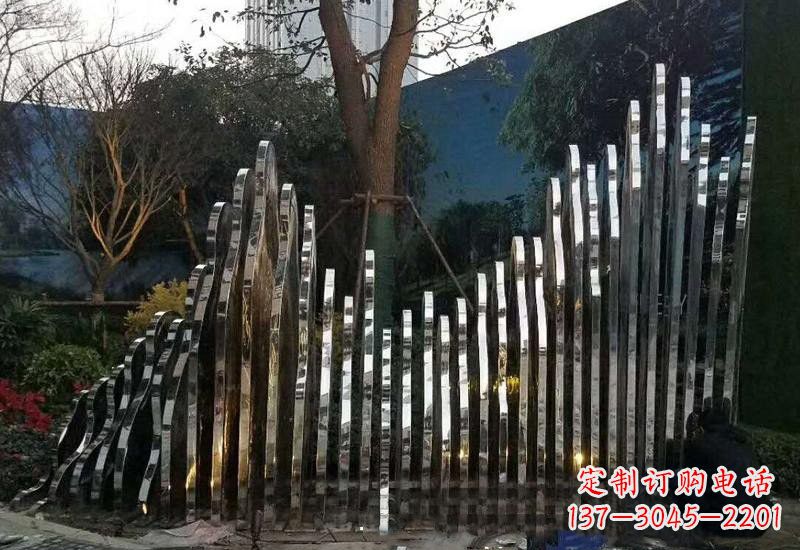 宁德不锈钢公园里的假山雕塑