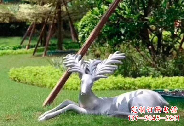 宁德不锈钢公园大角鹿雕塑精致而美丽