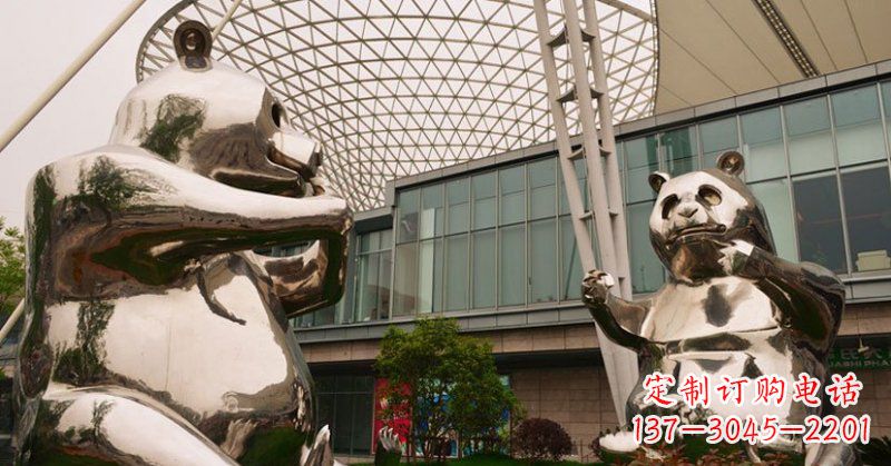 宁德不锈钢公园动物镜面熊猫雕塑