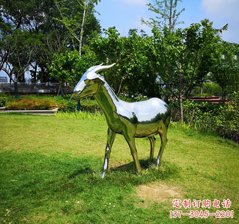 宁德不锈钢公园动物镜面羊雕塑