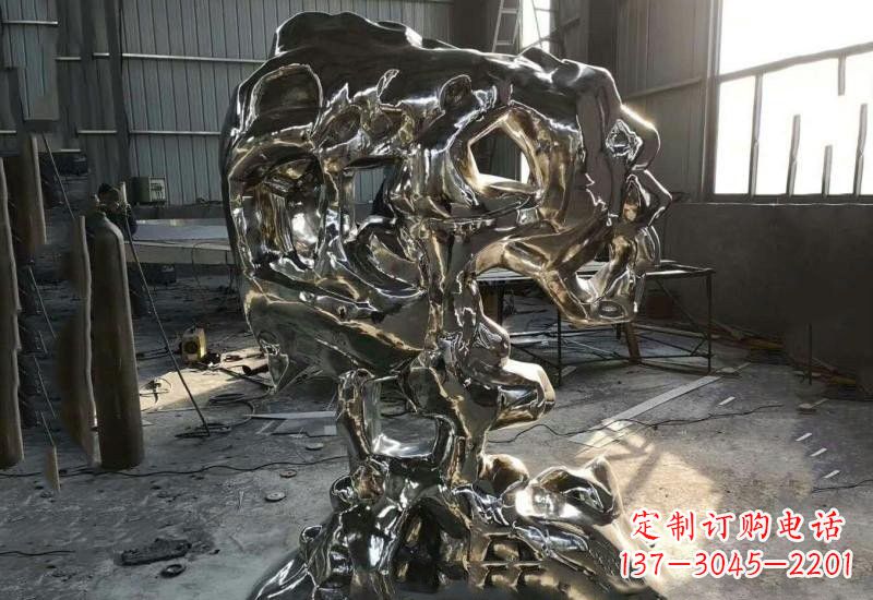 宁德太湖石雕塑不锈钢公园的镜面之美
