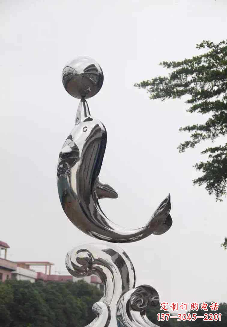 宁德海豚雕塑增添不锈钢广场的魅力