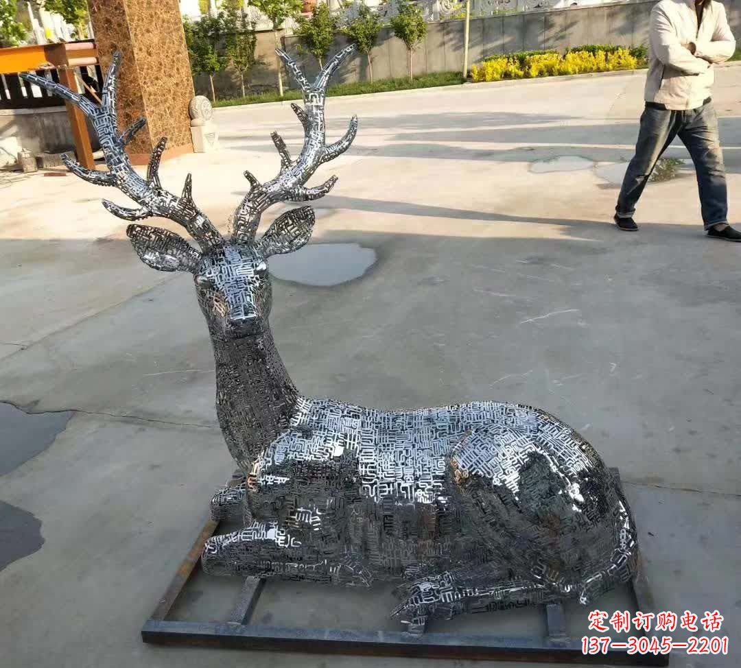 宁德梅花鹿雕塑点缀不锈钢广场星空