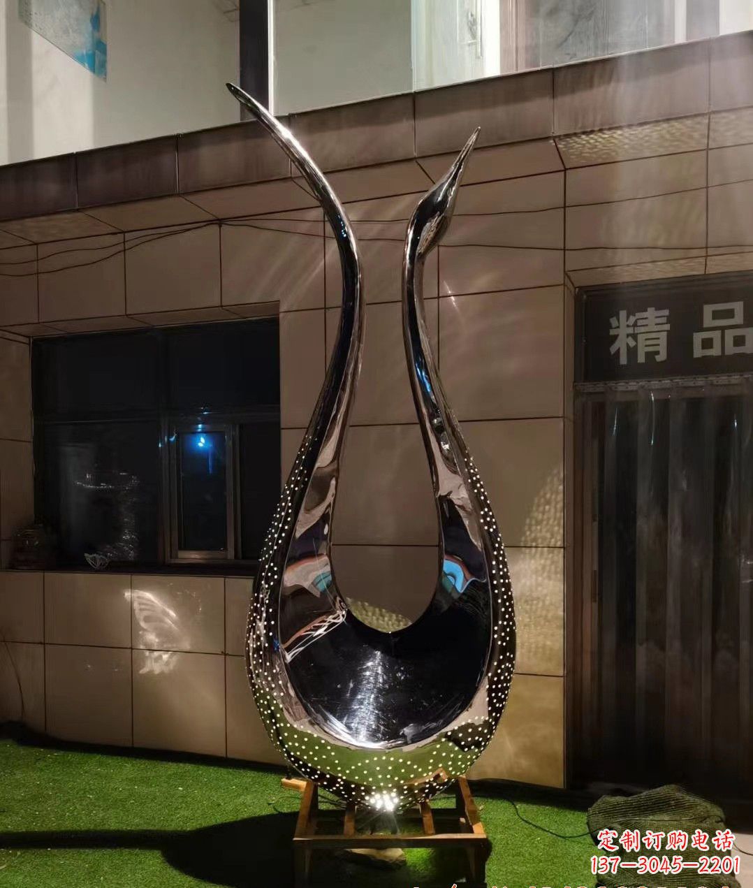 宁德不锈钢镜面天鹅雕塑——象征着美丽与坚强