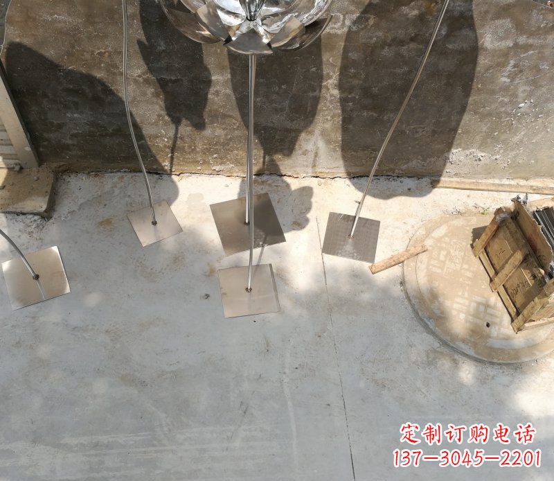 宁德不锈钢荷叶雕塑给大厅带来精致优雅