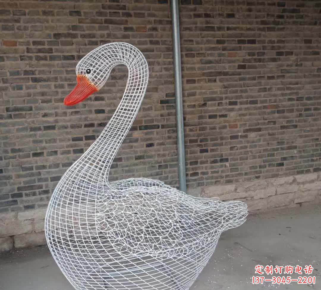 宁德不锈钢镂空天鹅雕塑精美而优雅