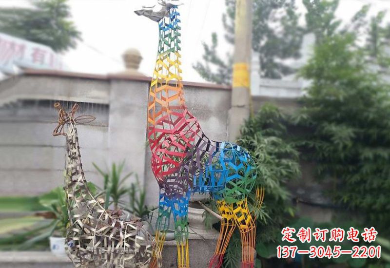 宁德长颈鹿雕塑优雅而古典的艺术