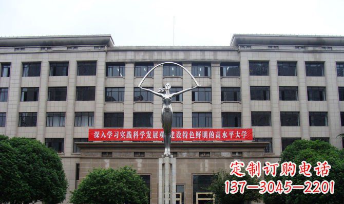 宁德纪念学生的不锈钢雕塑