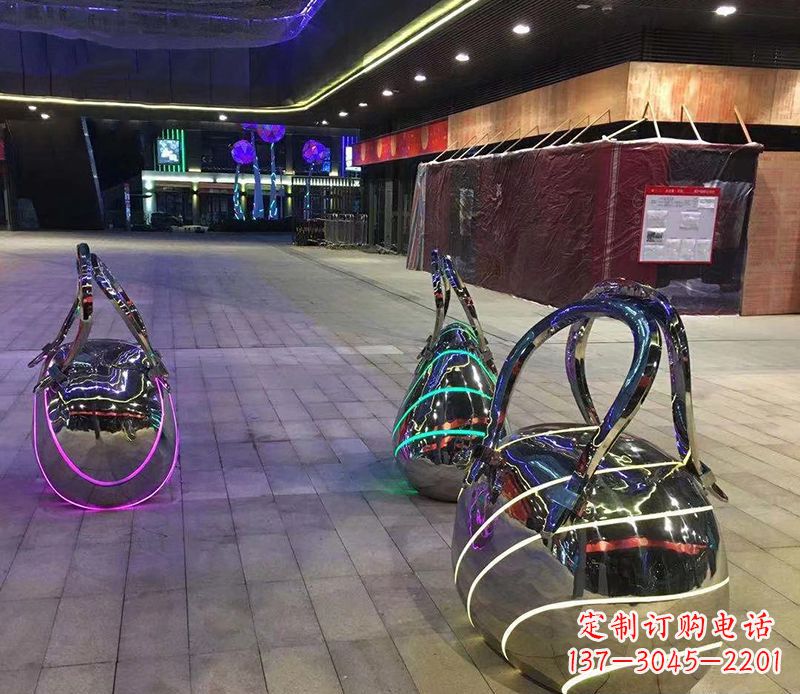 宁德不锈钢手提包雕塑精美艺术品