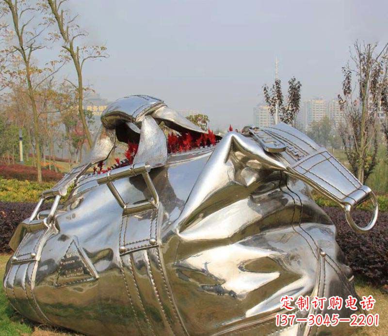 宁德精美不锈钢手提包雕塑