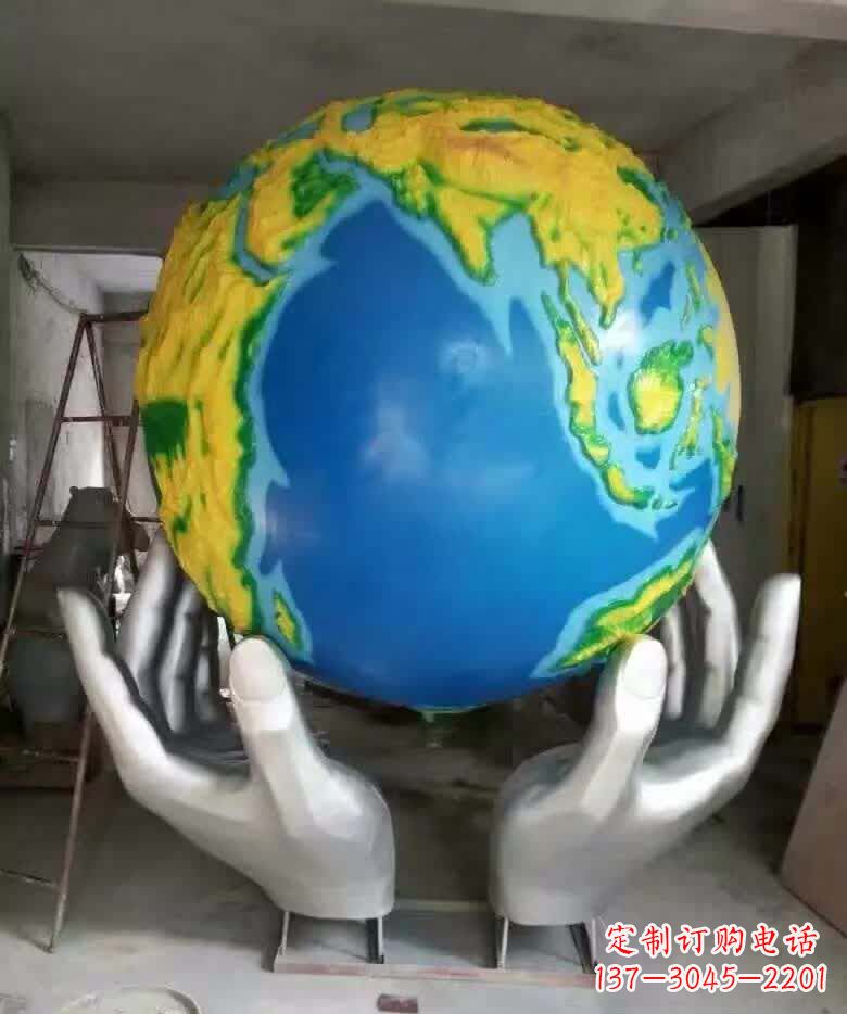 宁德不锈钢手托地球雕塑精美的艺术作品