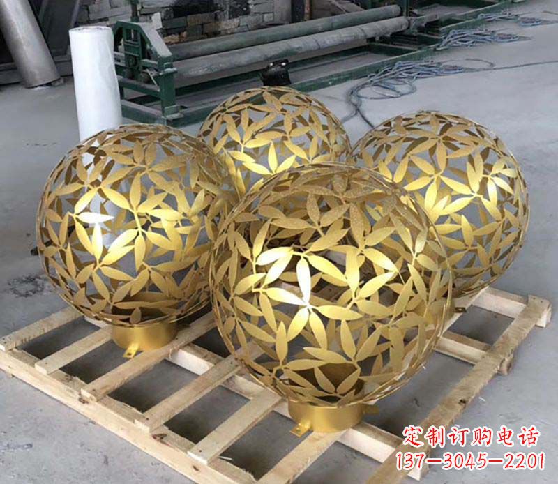 宁德不锈钢树叶镂空球的美妙景观