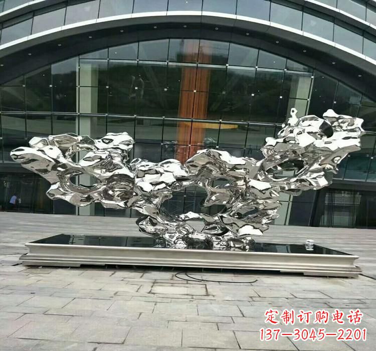 宁德灵动的太湖石雕塑