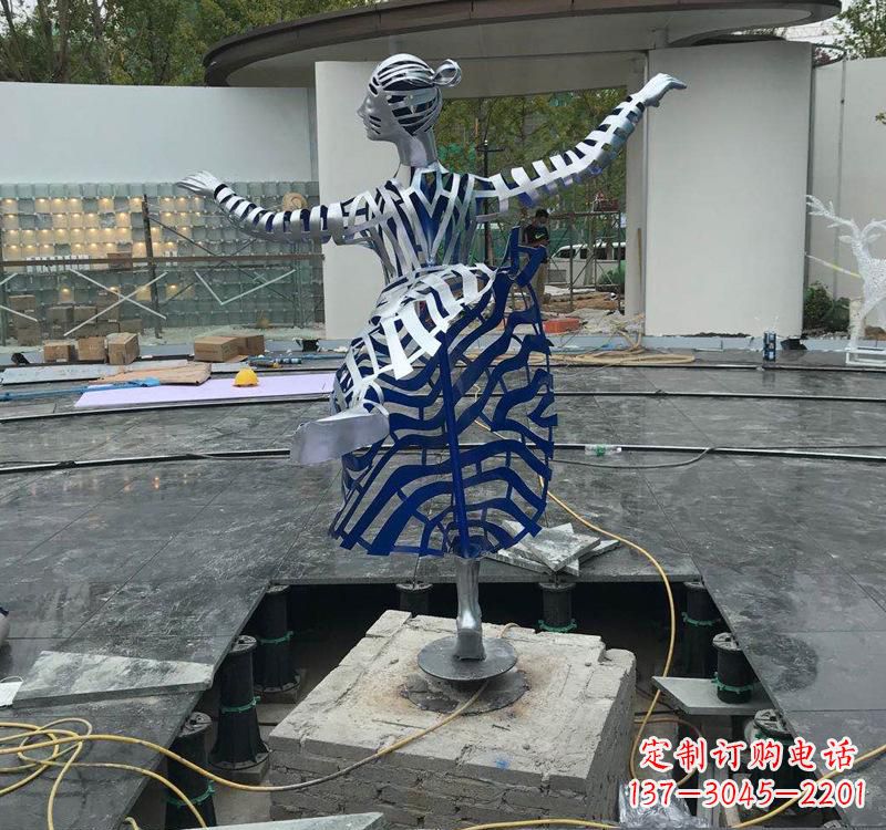 宁德不锈钢女孩——精美雕塑