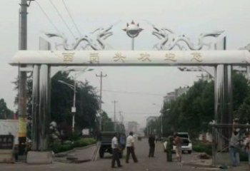 宁德不锈钢双龙戏珠牌坊传承文化的雕塑之美