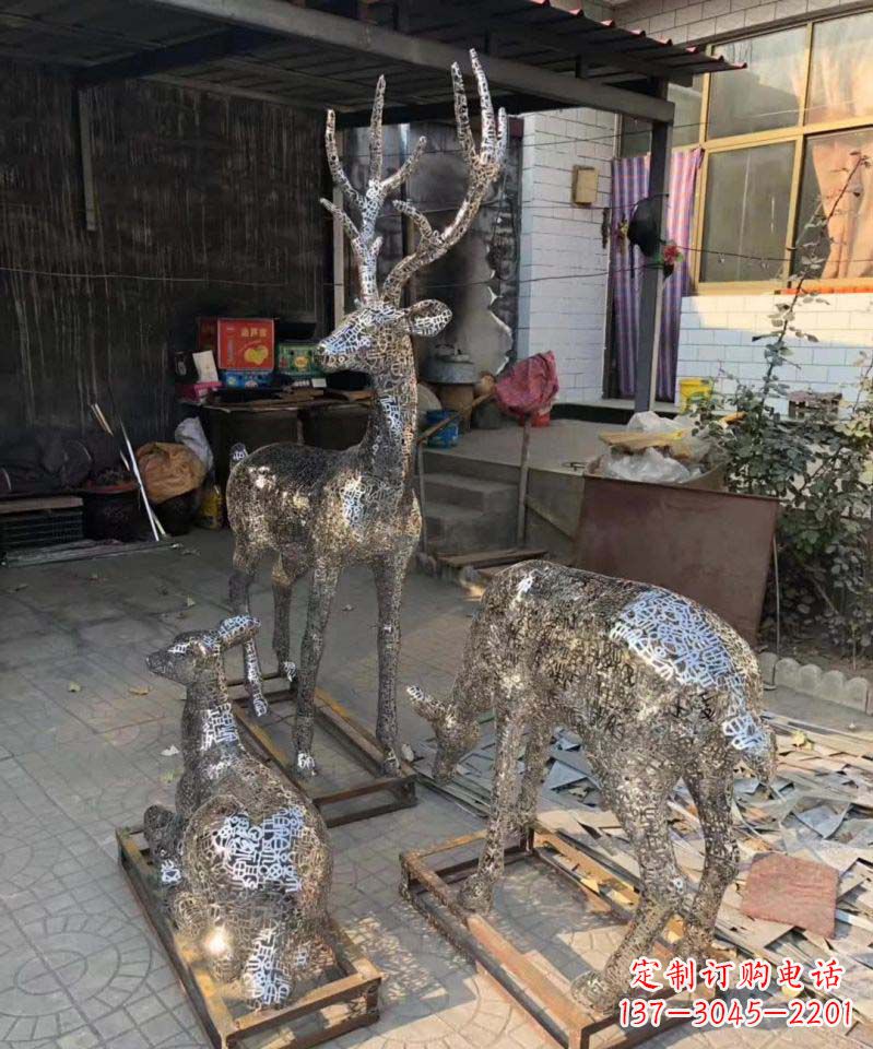 宁德不锈钢庭院里的梅花鹿雕塑