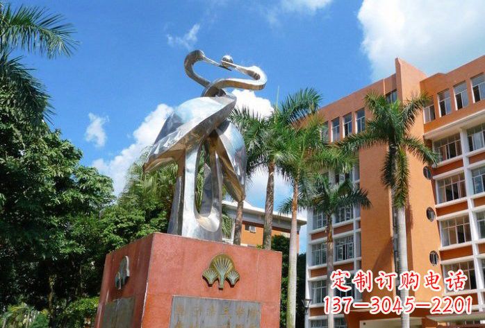 宁德不锈钢仙鹤雕塑美丽而神秘