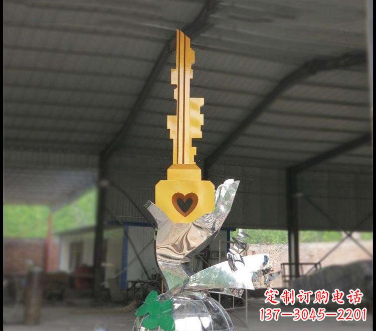 宁德不锈钢校园手提钥匙雕塑