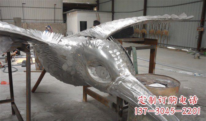宁德不锈钢雄鹰展翅——自由之翼的象征