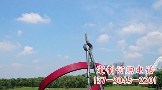 宁德不锈钢圆规雕塑环绕着美景