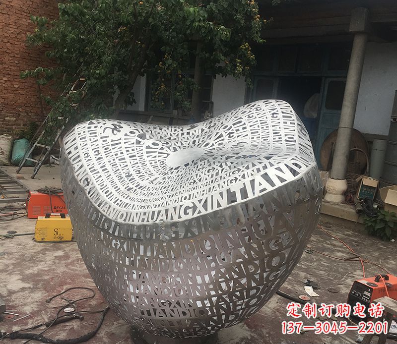 宁德不锈钢元宝雕塑精美外形与精美文化