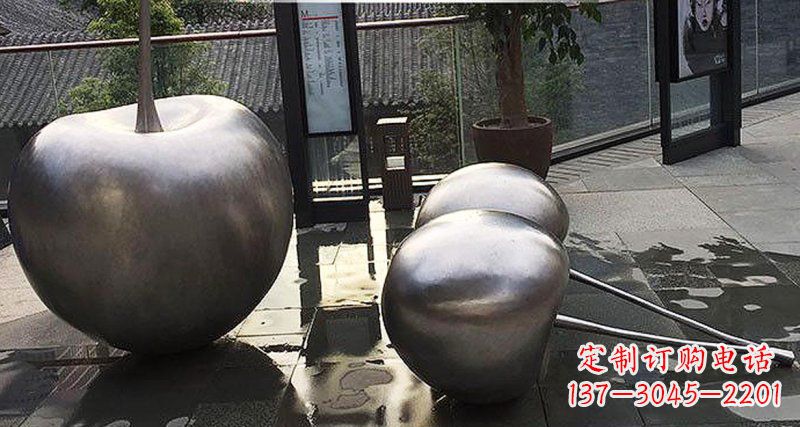 宁德樱桃雕塑点缀步行街美丽景观