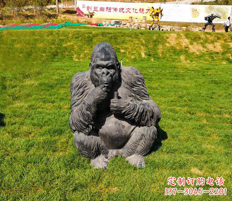 宁德猩猩雕塑——草坪猩猩公园的艺术精品