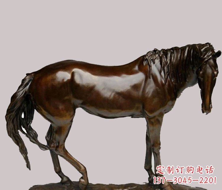 宁德草原上的动物雕塑