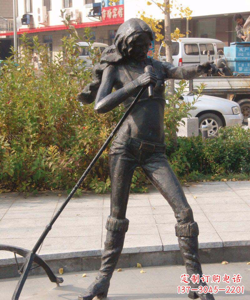 宁德唱歌的女人街边景观铜雕