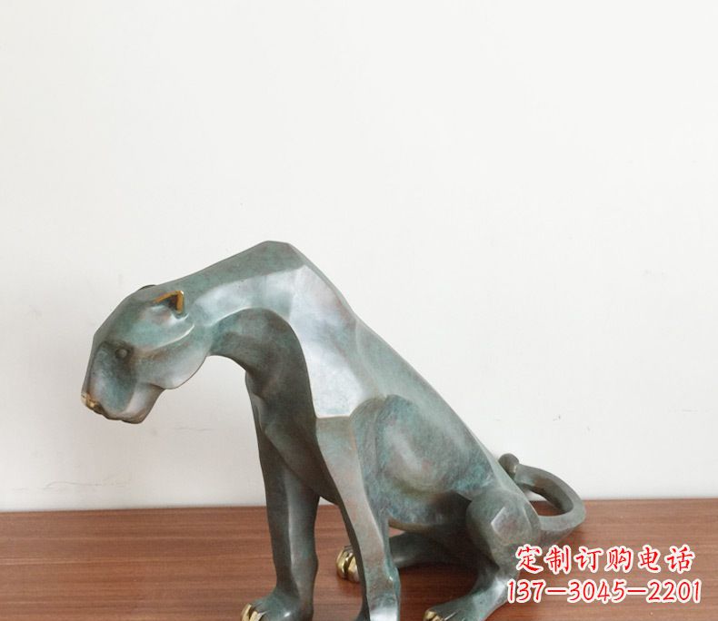宁德绚丽多彩的豹子动物铜雕