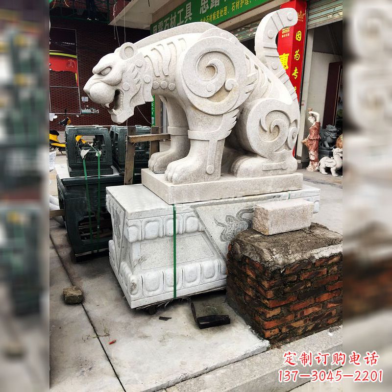 宁德大理石广场大门上的精美豹子雕塑