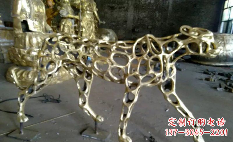 宁德静谧的金钱豹雕塑