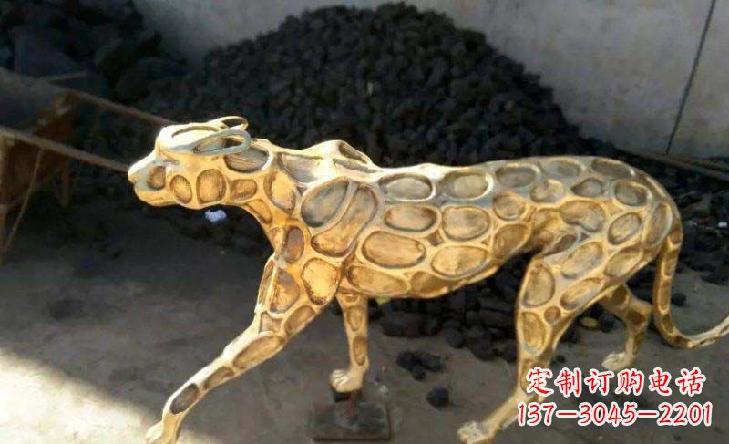 宁德雄健的豹雕塑