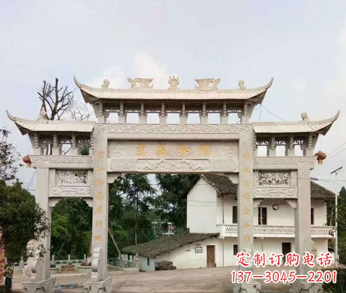 宁德村口三门石雕牌楼精美的雕塑杰作