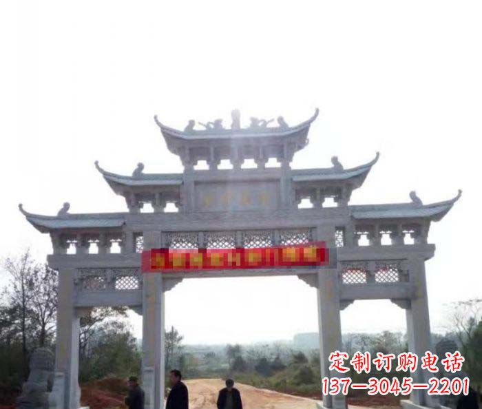 宁德三门石雕牌楼古老而精美的雕塑