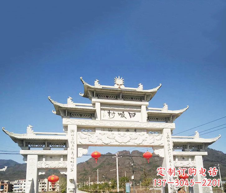 宁德村庄的牌坊雕塑