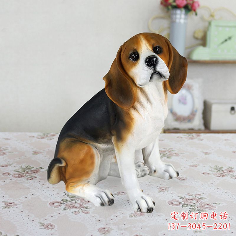 宁德玻璃钢蹲姿仿真比格犬雕塑